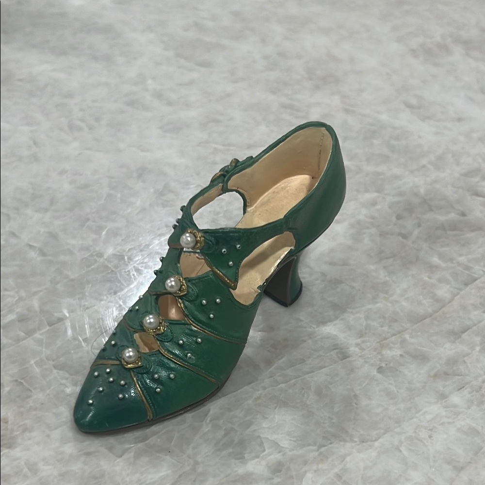Nostalgia Steppjng in time miniature Shoe by Popular Imports vintage